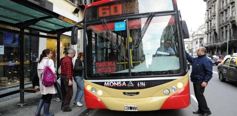 Colectivos de la Línea 60, de paro. (Foto: Archivo Clarín)