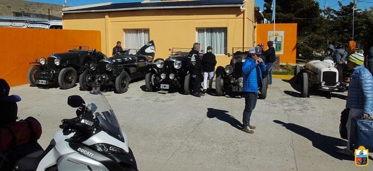 exposición de autos antiguos en Tres Lagos