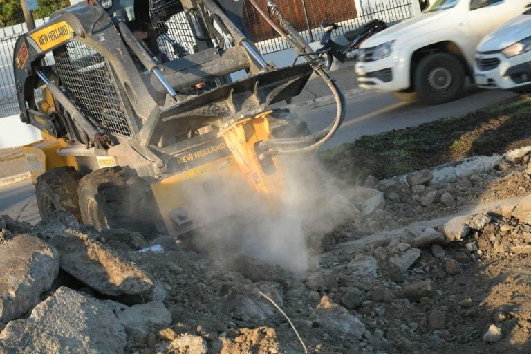 Trabajos de bacheo en la avenida Ferré