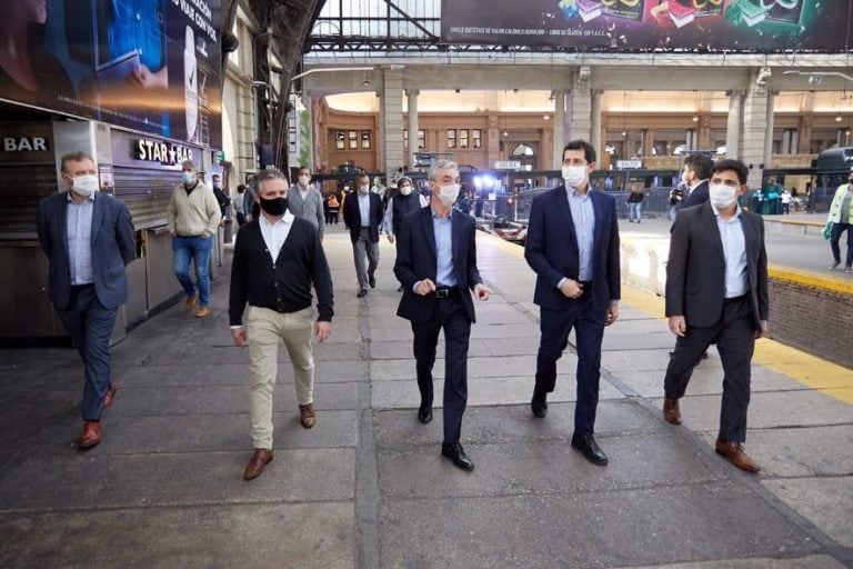 Wado de Pedro en la estación de trenes de Retiro. (Twitter/@wadodecorrido)