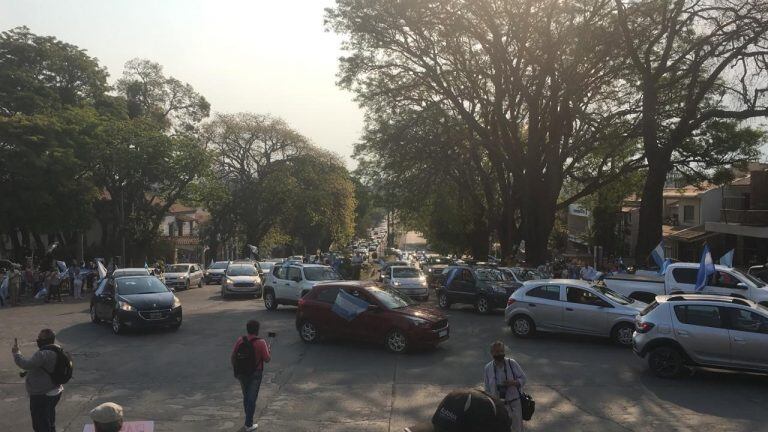 Masivo banderazo en Salta contra el gobierno de Alberto Fernández.