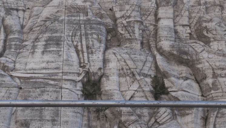 Quejas por el estado del Monumento a la Bandera