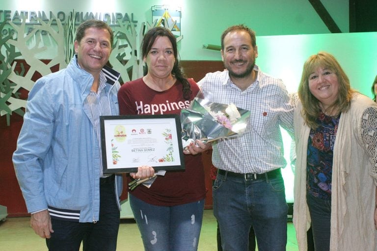 Reconocimiento a la mujer en Arroyito