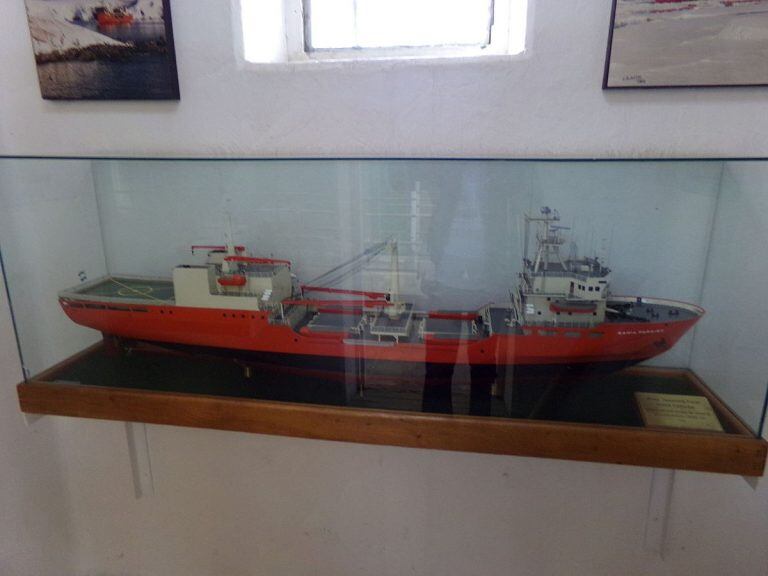 Maqueta del rompehielos Almirante Irizar