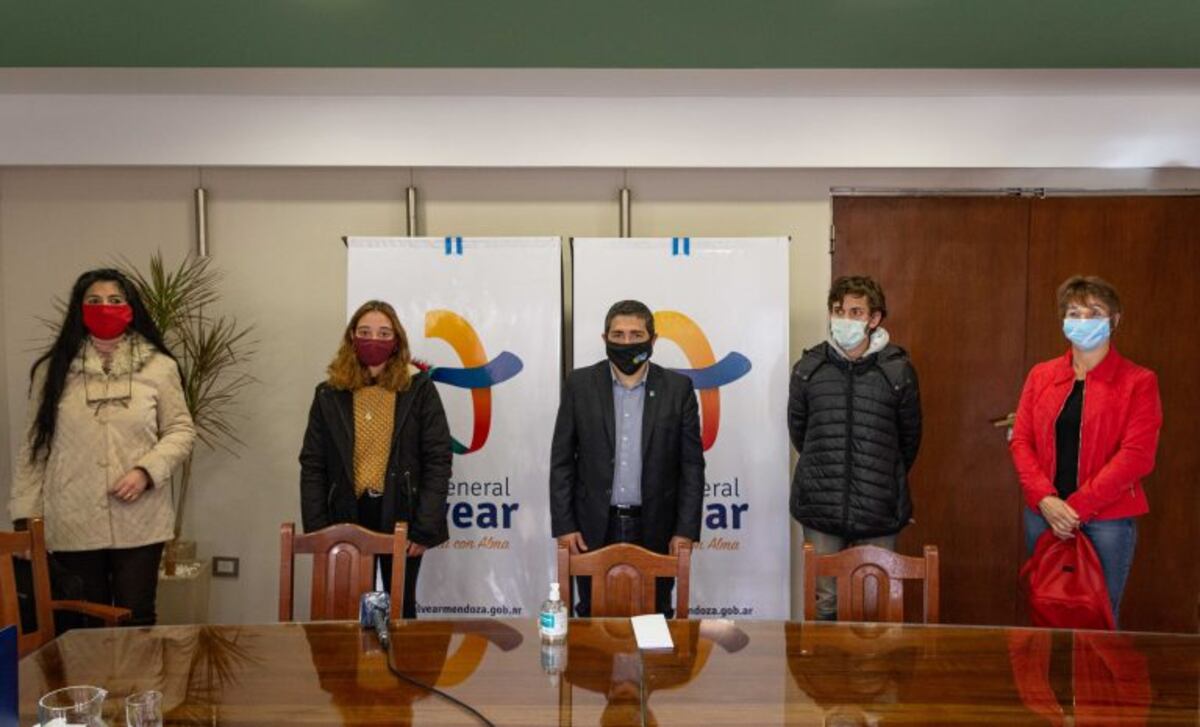 Dos estudiantes de General Alvear fueron becados por la Universidad de California