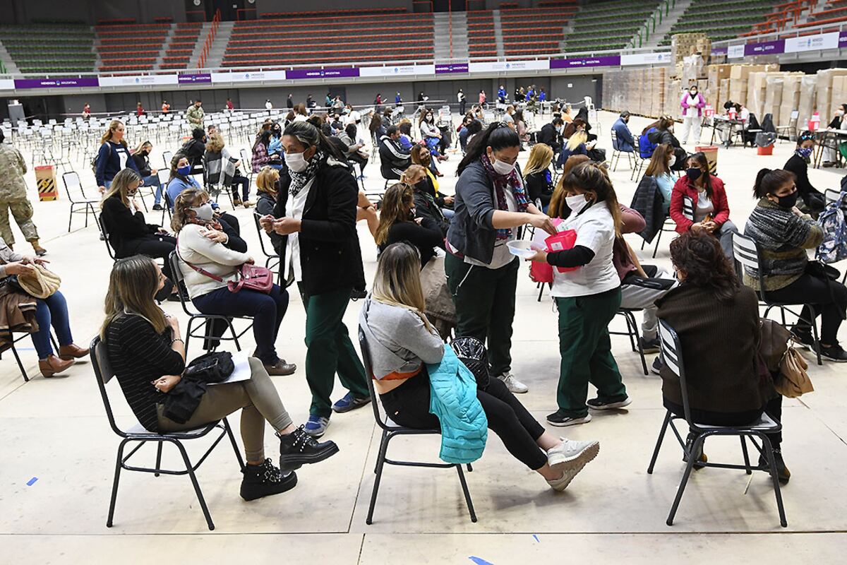 Vacunación covid-19 en Mendoza: docentes mayores de 30 años recibirán sus dosis
