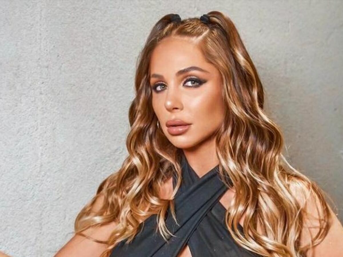 De negro y con plumas, Romina Malaspina sorprendió a sus seguidores