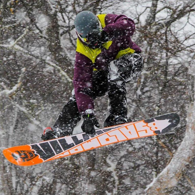 Snowboard bajo la nieve y sobre la nieve
(foto @alfonsolavado)