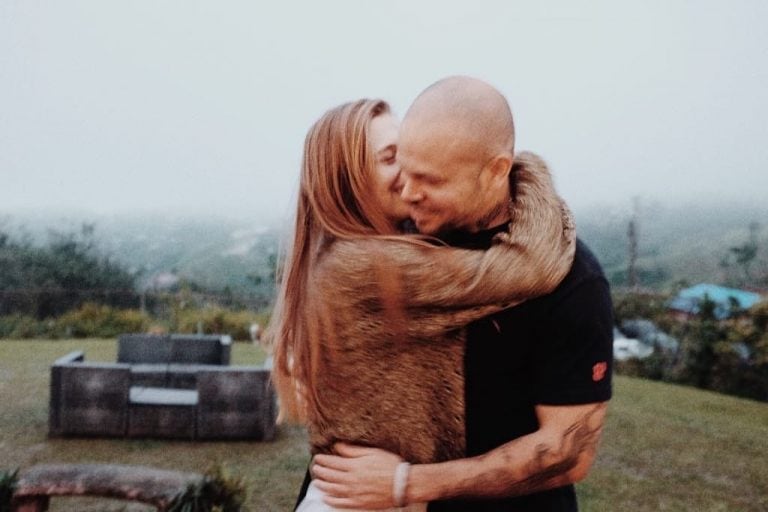 René Pérez junto a su pareja, Kasia Marciniak.