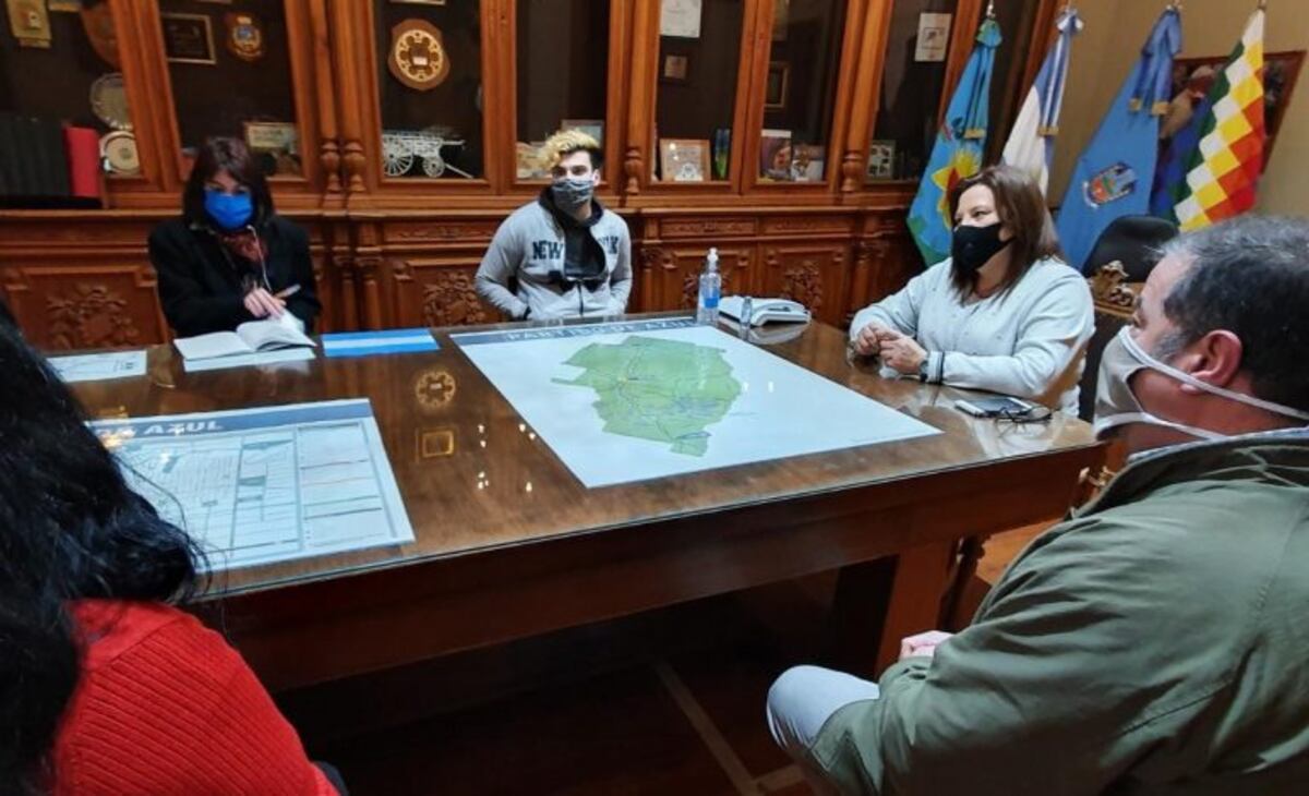 Egger recibió a representantes del CUA por la situación económica de la institución