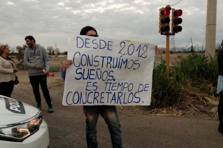 Los vecinos reclamaron en la zona donde compraron los lotes.