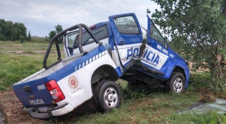 Impactante choque de una camioneta de la Policía de Córdoba  (ElRegionalVM.com.ar)