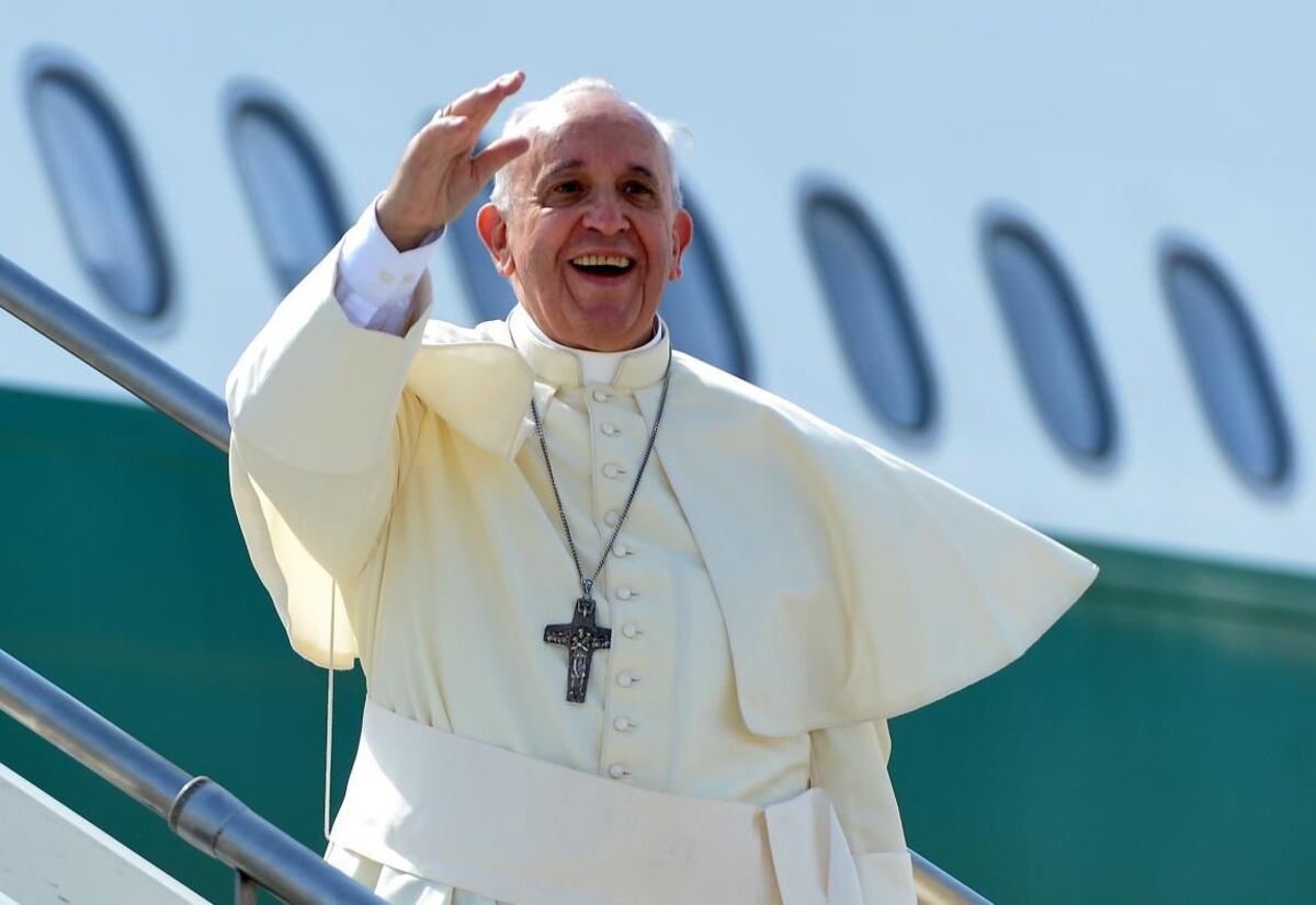 El papa Francisco estrenó compañía aérea para sus vuelos a Grecia y Chipre