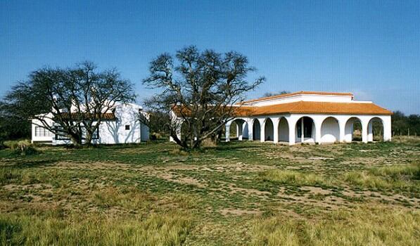 El casco de la estancia que alberga el atelier (La Holanda)