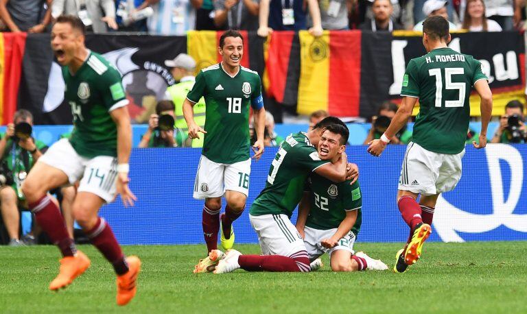 México celebra el gol. (Foto: Facundo Arrizabalaga/EFE/EPA)