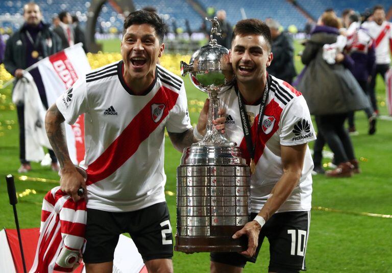 Gonzalo Martinez festeja con Enzo Perez la Copa Libertadores obtenida en Madrid (Foto: REUTERS/Sergio Perez)