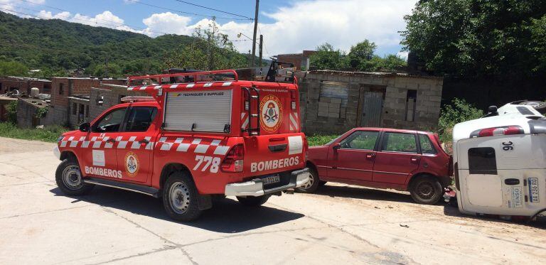 Una unidad del Cuerpo de Bomberos de la Policía de la Provincia concurrió al lugar del hecho.