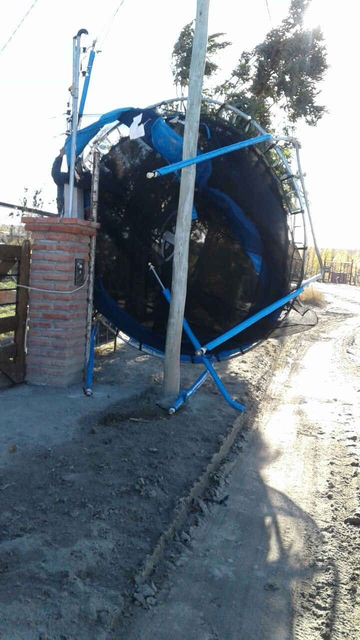 El viento provocó daños en diversos sectores de la ciudad.