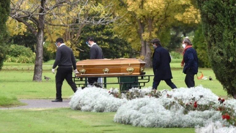 Hace unas horas, trasladaron los restos de "Goldie" hacia su última morada: el cementerio Memorial, de Pilar, donde descansará eternamente.