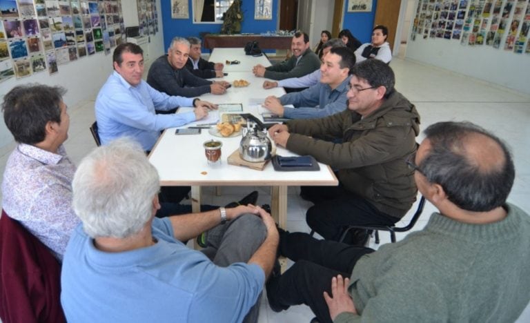 Encuentro entre el ministro de Educación y veteranos de Malvinas para fijar en agenda los contenidos educativos