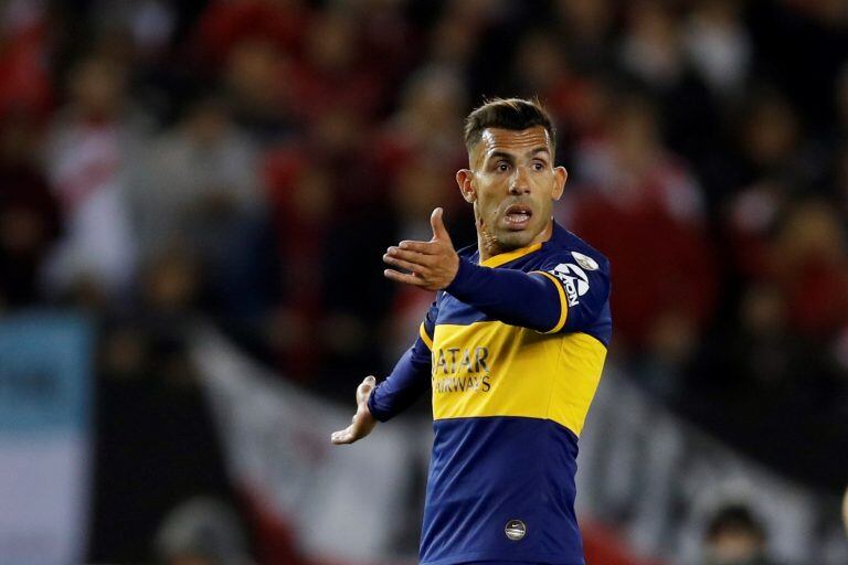 Carlos Tevez podría perderse lo que resta de año por lesión. (AP)