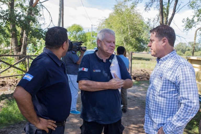 Briner junto a integrantes de la Dirección de Hidráulica de la Provincia