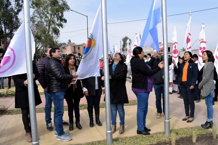 Entidades civiles y educativas participaron del acto con sus abanderados y Embajadores de Paz.