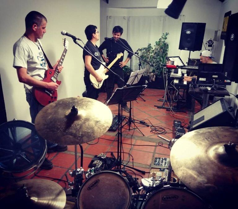 The Lunatics - ensayo