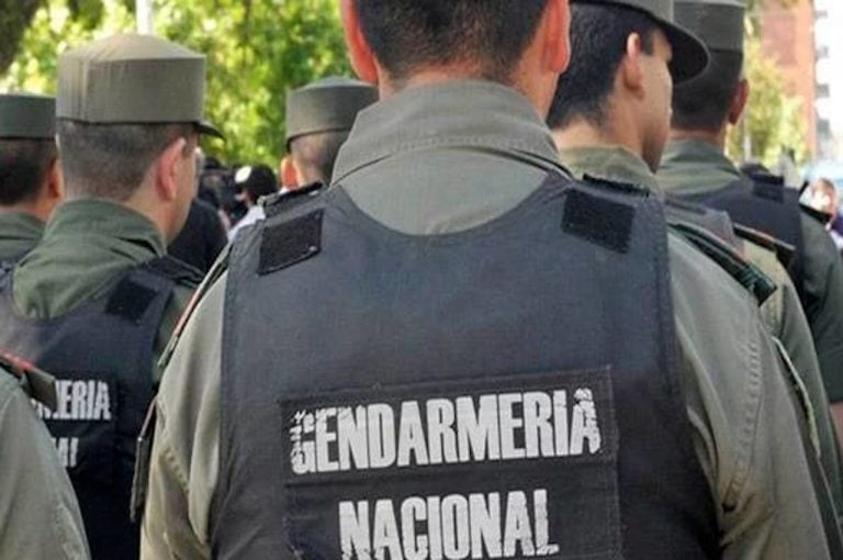 Efectivos de Gendarmería encontraron un vehículo abandonado con más 400 kilos de marihuana.