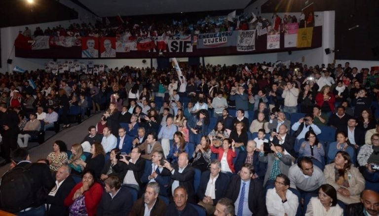 Gerardo Morales y Carlos Haquim, la fórmula del frente Cambia Jujuy, encabezaron esta noche el relanzamiento de la alianza provincial, en un acto realizado en el barrio Los Perales.