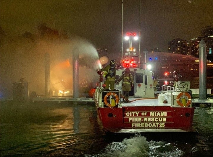 Un incendio destruyó el yate de 7 millones de dólares del músicoMarc Anthony (Foto: web)