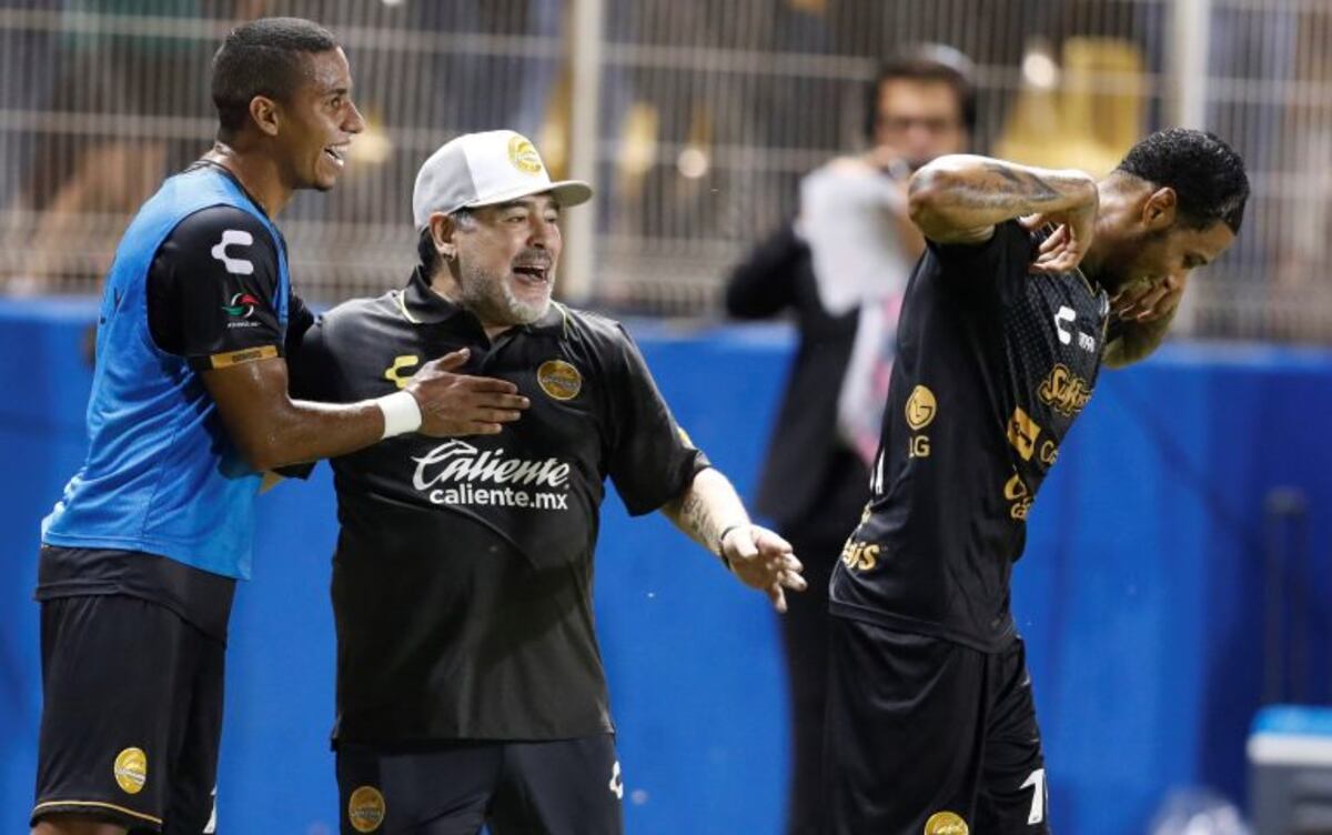 Los memes del debut de Diego Maradona en Dorados de Sinaloa