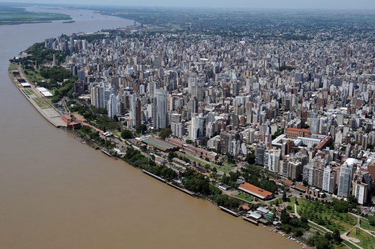 La foto aérea actual muestra una Rosario que ganó en atura respecto de principios del Siglo XX. (Archivo)