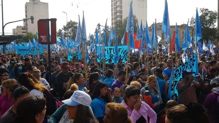 Marcha en reclamo de emergencia alimentaria.