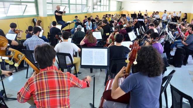 La Sinfónica Patagonia vuelve a escena al ritmo de Mariano Mores