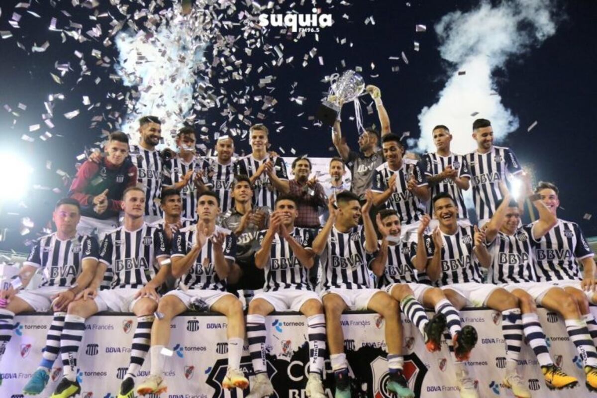 Talleres le ganó bien a River en un Kempes semivacío