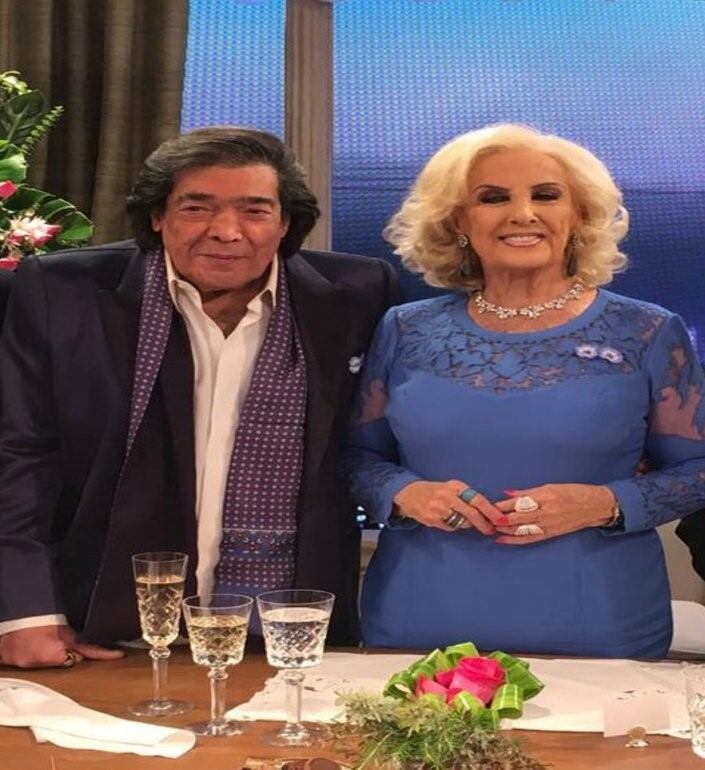 En "La Noche de Mirtha", la conductora le dejó un mensaje al cantante que falleció el pasado martes a los 77 años.