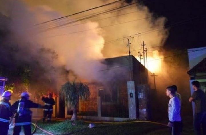 Un voraz incendio provocó la muerte de dos menores. (Foto: Corrientes Hoy)