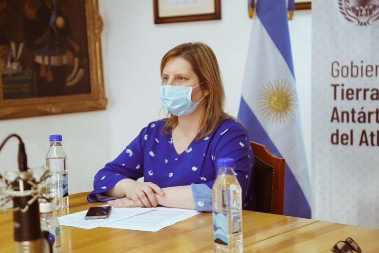 Ministra de Salud TDF (web)