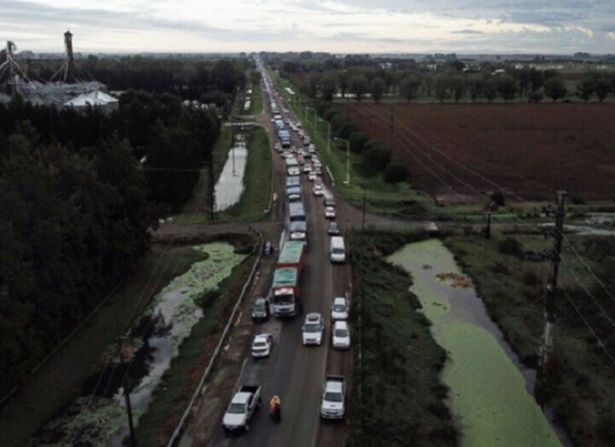 Choque de camiones generó un caos vehicular y dejó aislada a Ricardone