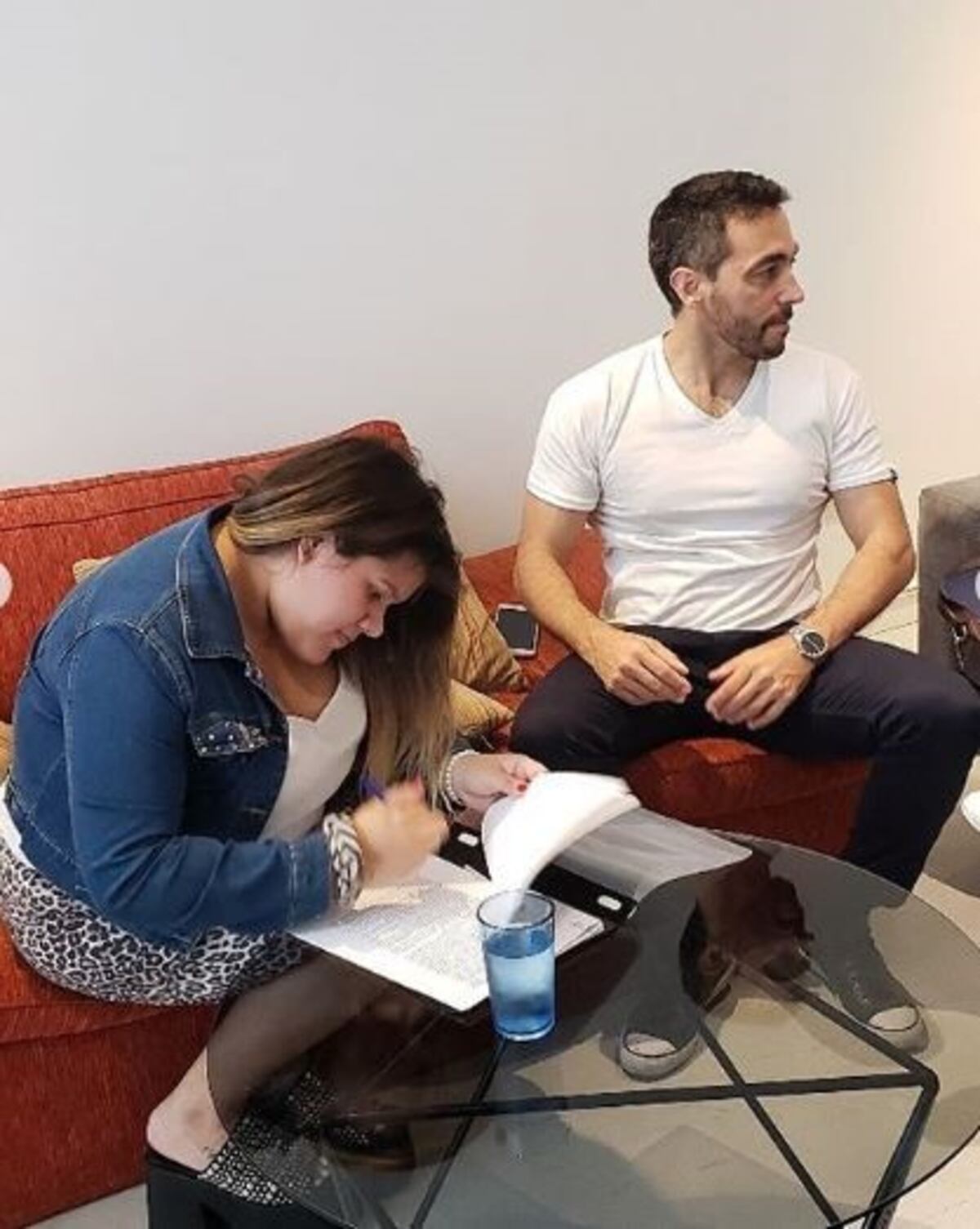 More Rial firmó su primer contrato como cantante