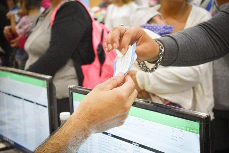 Entrega de Tarjetas AlimentAR (web).