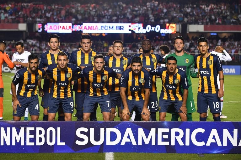 Argentina's Rosario Central team players pose before their 2018 Copa Sudamericana football match against Brazil's Sao Paulo at Morumbi stadium, in Sao Paulo, Brazil, on May 9, 2018. / AFP PHOTO / NELSON ALMEIDA