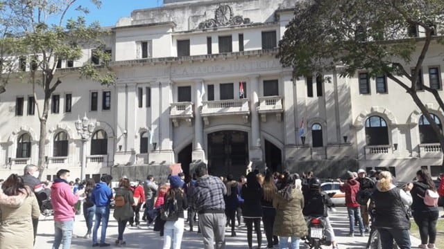 Nutrida protesta en respaldo del policía Franco Rolón que mató a dos delincuentes en Sauce Viejo. (Twitter)