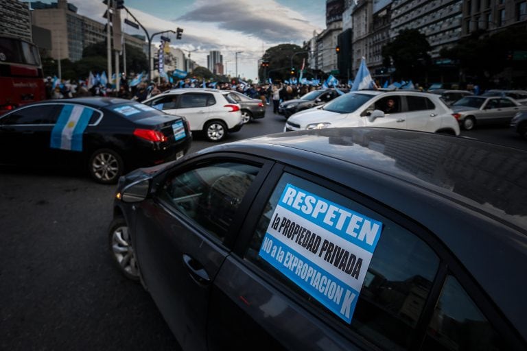 Banderazo en el Obelisco. (EFE)