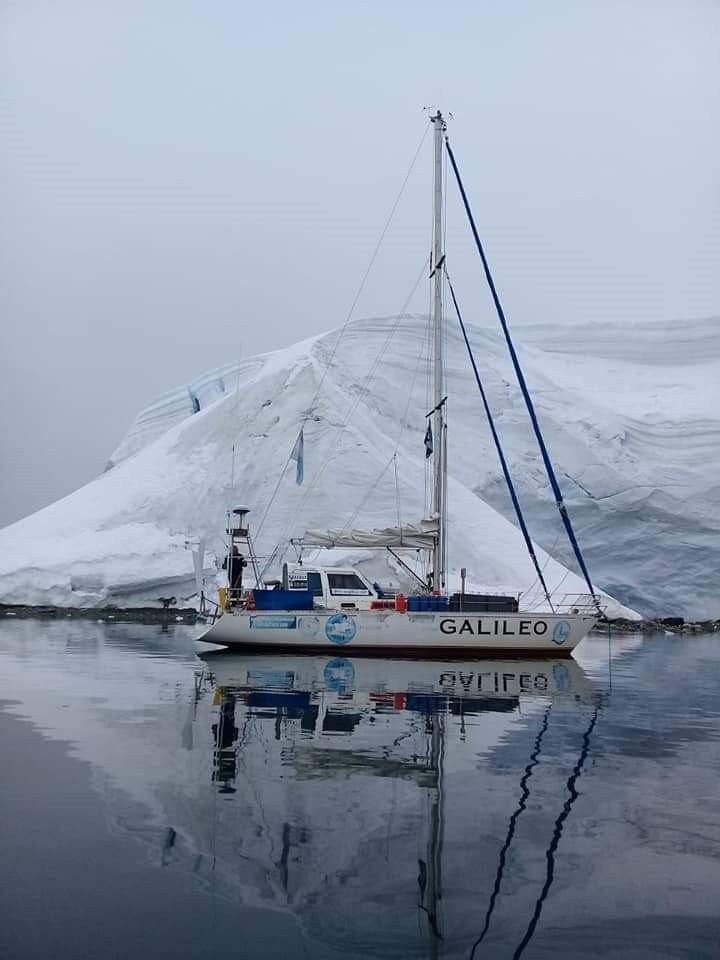 Velero Galileo navegando por Estrecho de Gerlache (Foto: Fundación Malvinas Argentinas)