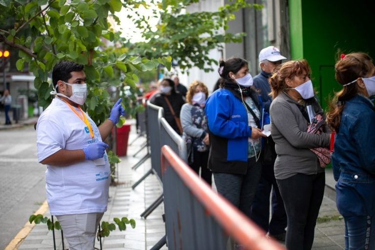 Los voluntarios  ayudan de manera permanente al Centro de Operaciones de Emergecia (Gobierno de Córdoba)