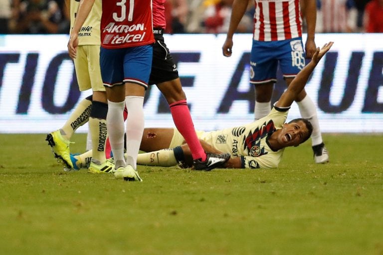 Giovani Dos Santos y la herida (Foto: AP).