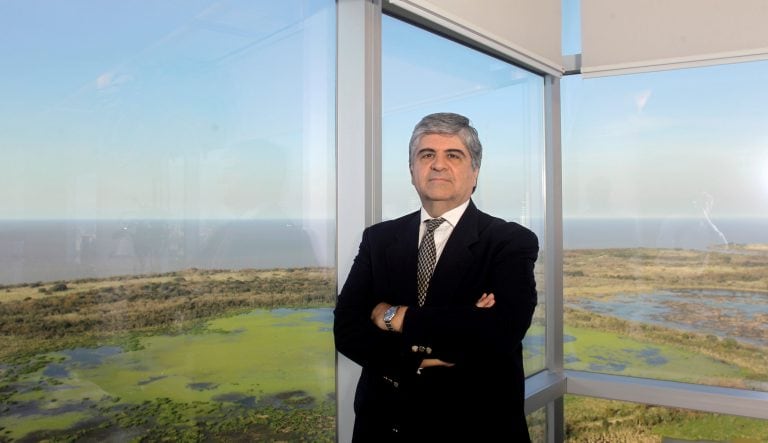 Miguel Gutierrez, chairman of Argentina’s state-run petroleum company YPF SA, speaks during an interview at Reuters Latin American Investment Summit in Buenos Aires, Argentina August 3, 2017. Picture taken August 3, 2017. REUTERS/Alberto Raggio buenos aires Miguel Gutierrez ceo de la empresa petrolera ypf empresario tiutlar empresa de petroleo nota entrevista reportaje