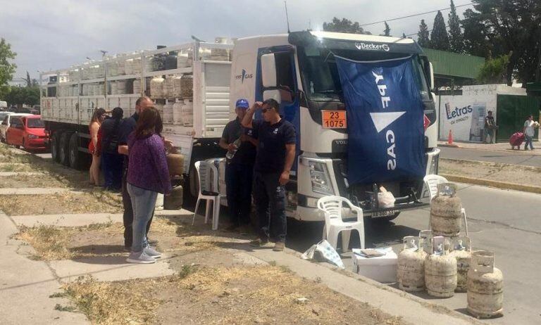 Se dio inicio así a un plan social que se repetirá todos los sábados en el horario habitual en el que se desarrolla el mercado popular en el predio de la Sociedad Rural.